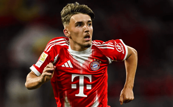 张伯霖谈摇篮舞庆祝：是庆祝我家两只小狗出生（张伯霖解释摇篮舞：为庆祝家里两只小狗诞生）