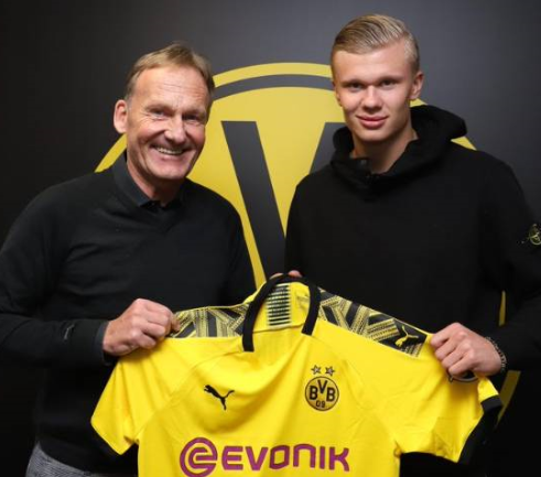 罗马诺：阿莫林坚持留下齐尔克泽；梅努向往租借加盟那不勒斯（罗马诺：阿莫林力保齐尔克泽；梅努愿租借赴那不勒斯）