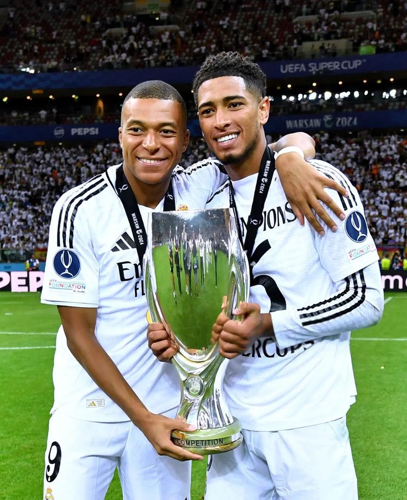 法兰克福在德甲稳居上游（法兰克福牢牢占据德甲前列）