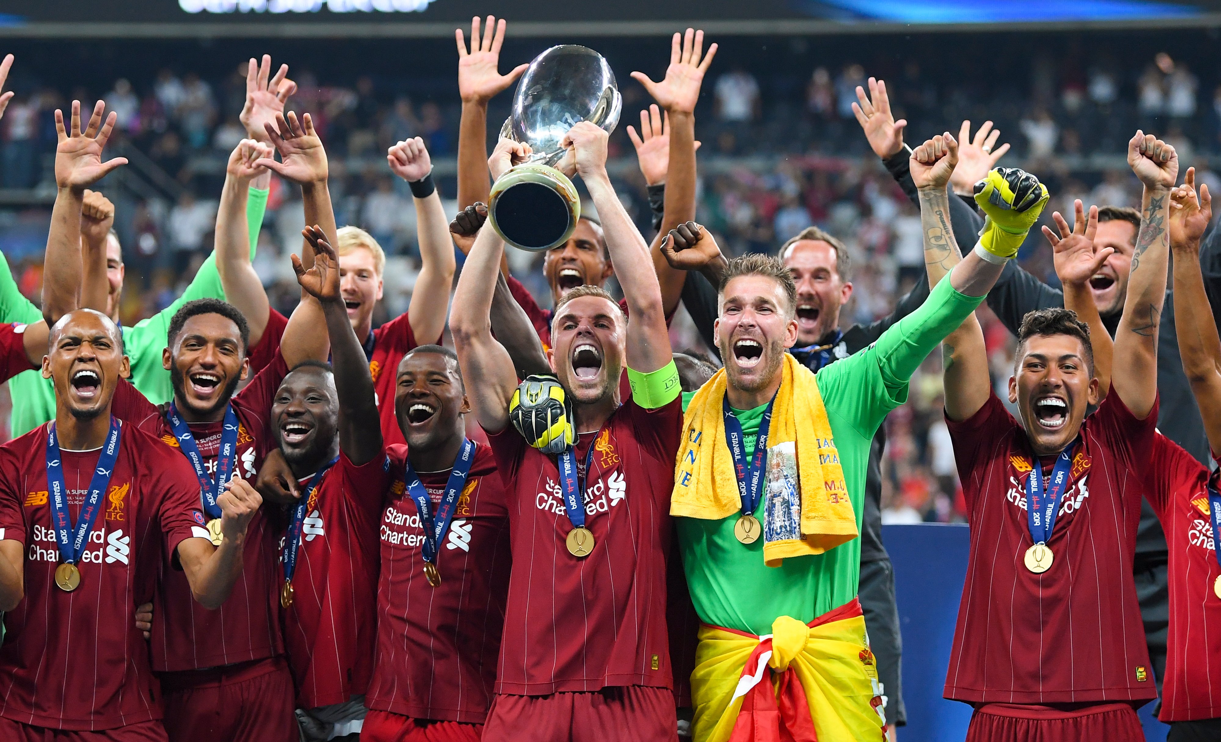 韩媒：全北现代外籍助教涉嫌“拉眼角”种族歧视韩国裁判（韩媒：全北现代外籍助教被指对韩国裁判做出拉眼角歧视手势）